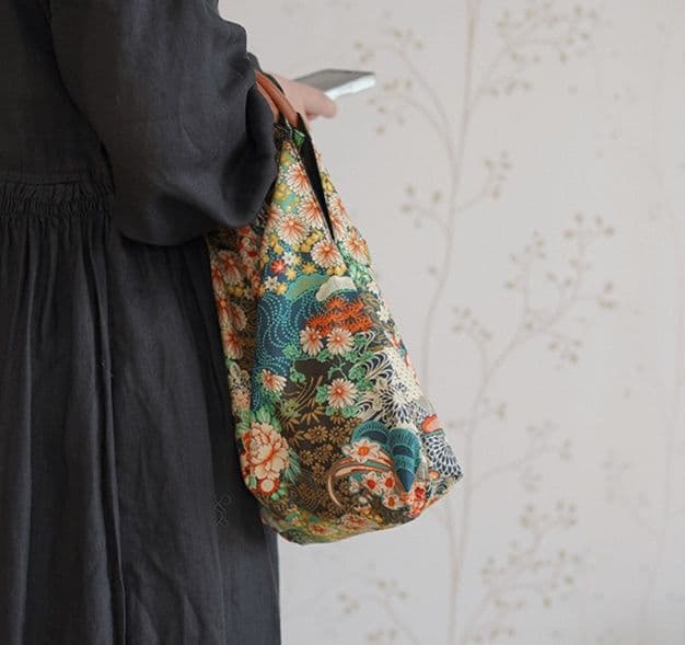 着物バッグ トートバッグ 華やか花園木製持ち手トートバッグ