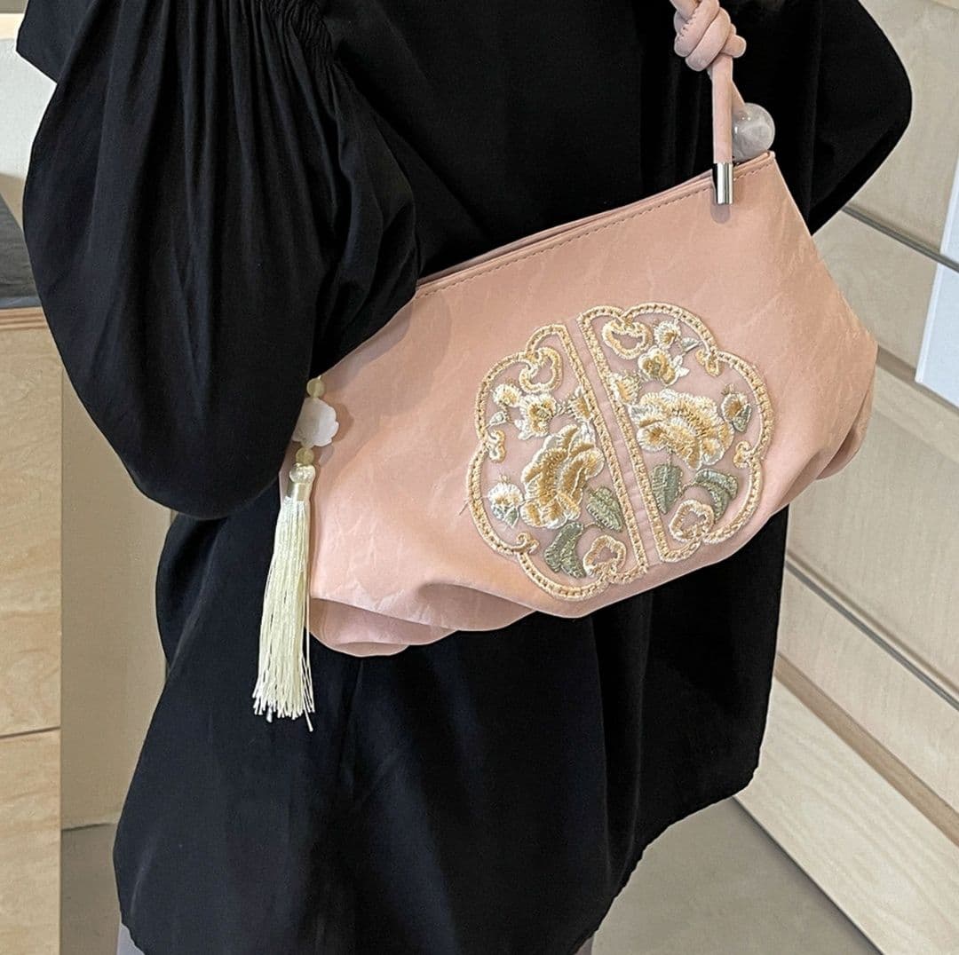 着物バッグ ショルダーバッグ 花紋刺繍の結び飾りショルダー