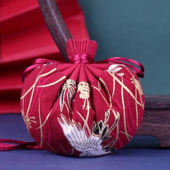 着物バッグ 草花刺繍の巾着式クラッチバッグ
