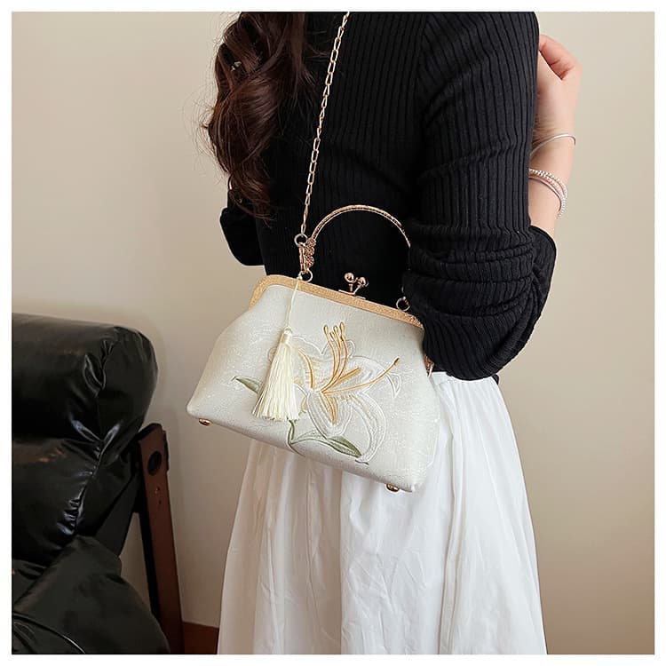 着物バッグ 百合刺繍がまぐち風ショルダー