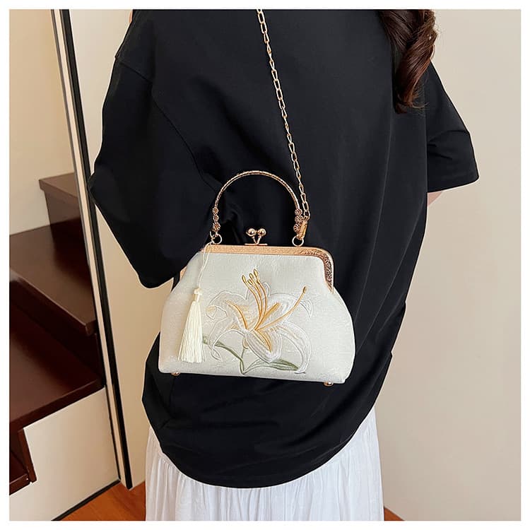 着物バッグ 百合刺繍がまぐち風ショルダー