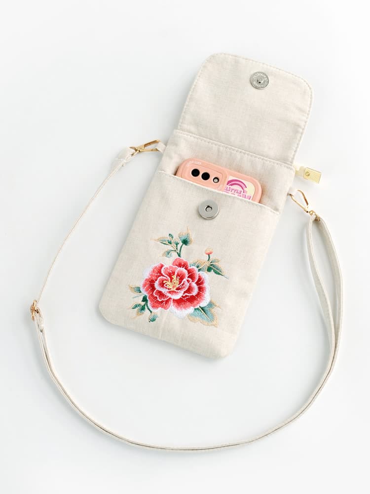 着物バッグ ショルダーバッグ 牡丹刺繍の縦型スマホポーチ