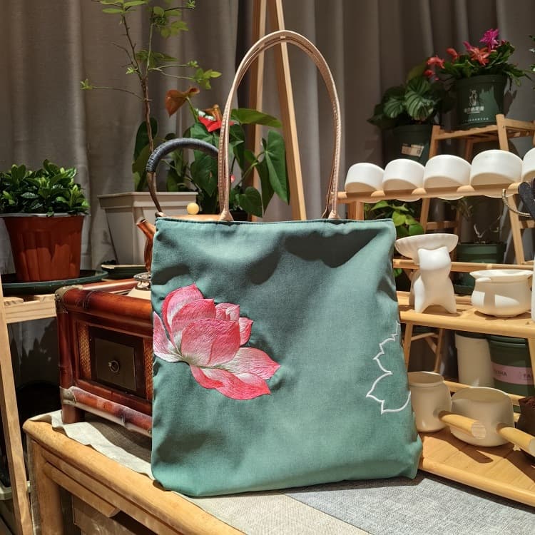 着物バッグ トートバッグ 蓮華刺繍和モダントート