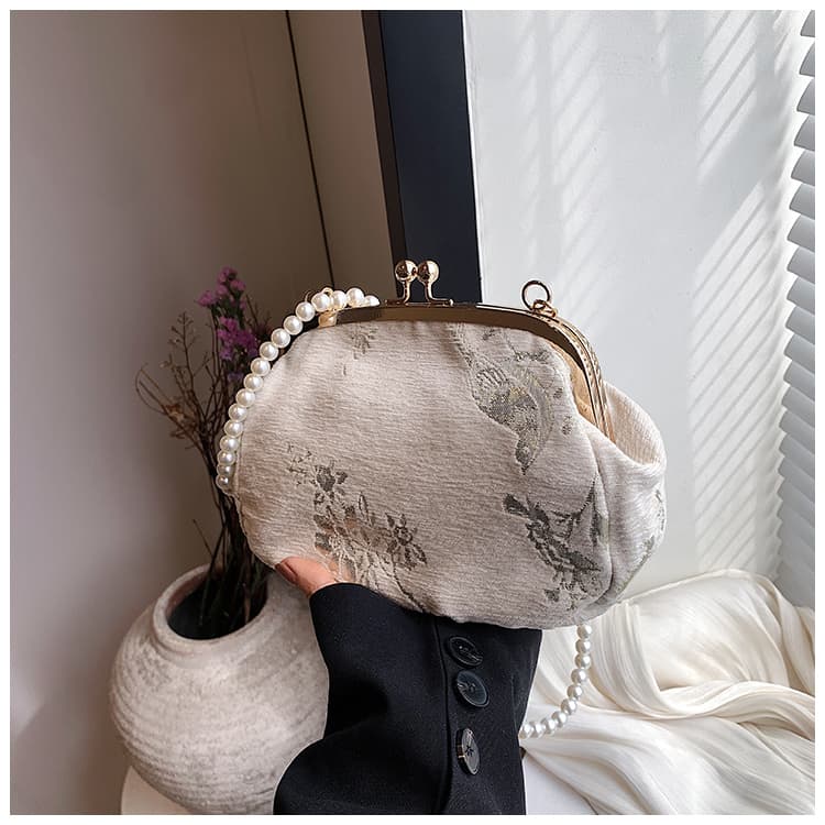 着物バッグ ショルダーバッグ 鳥と草花の刺繍がま口ショルダー