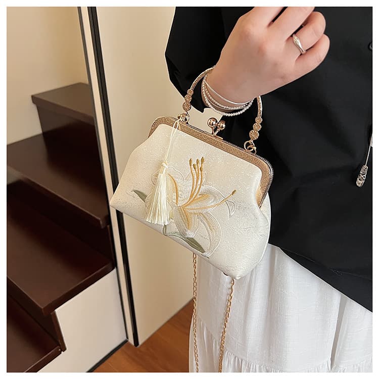 着物バッグ 百合刺繍がまぐち風ショルダー